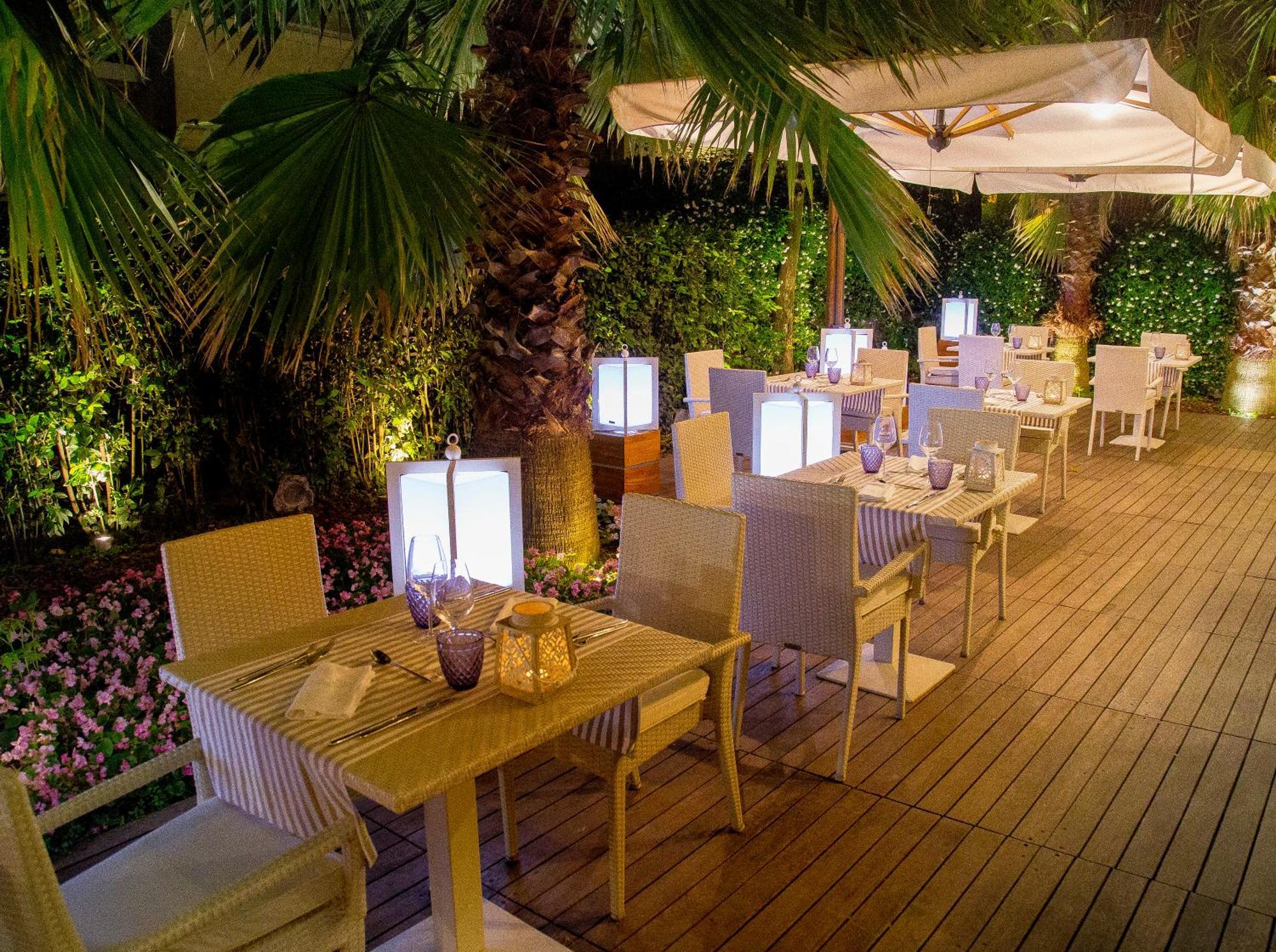 Hotel Maestrale Riccione Exterior foto